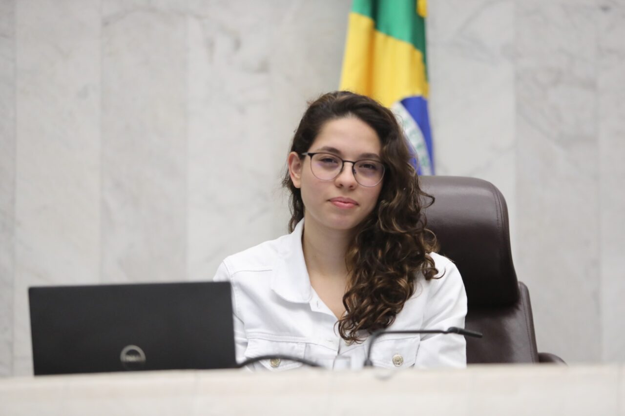 Deputada Ana Júlia palestra na UTFPR de Ponta Grossa sobre saúde mental